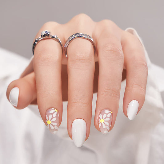 Daisy Press on Nails